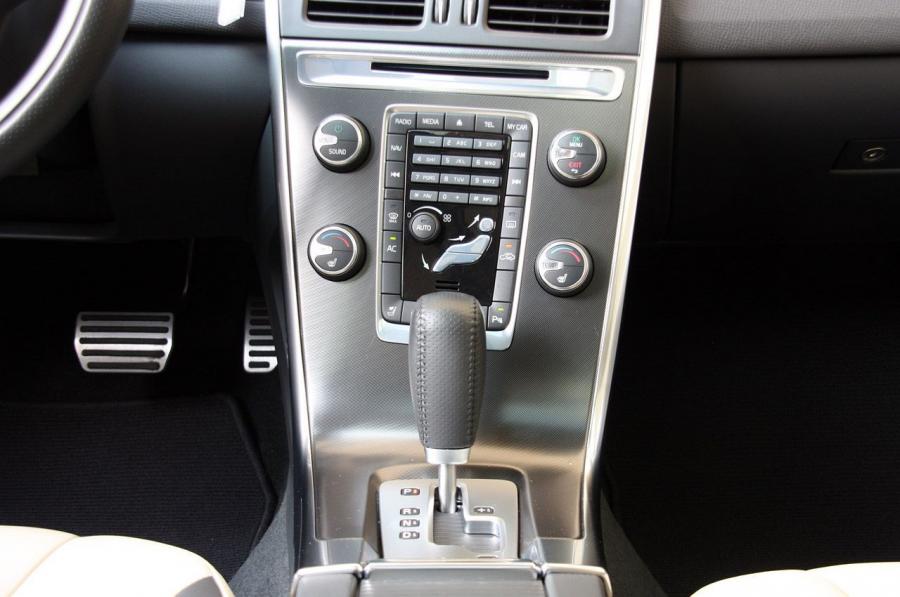  Volvo XC60 R-Design 2012 года  (фото 17 из 90)